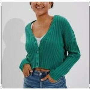 American Eagle Cropped Roxy V neck Cardigan Sweater Size M